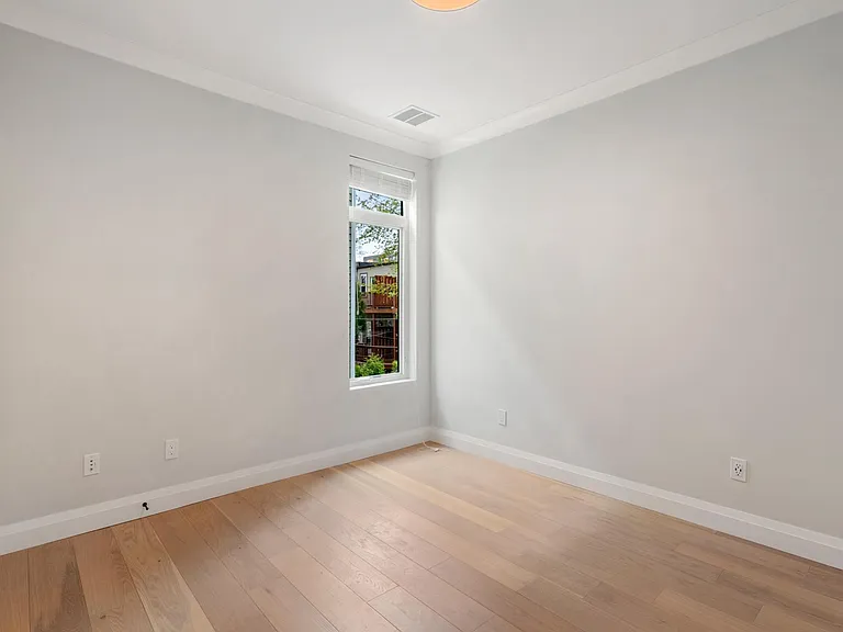 142 Pleasant St #3 — Photo 6