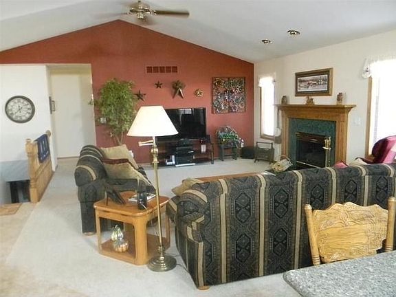 4th image of 460 Braatz Dr
