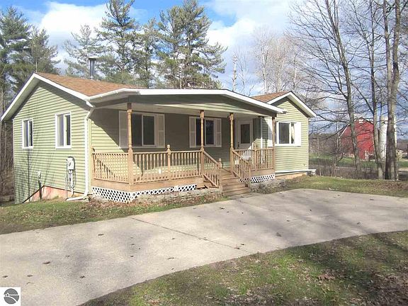 3rd image of 21226 Forest Lake Dr