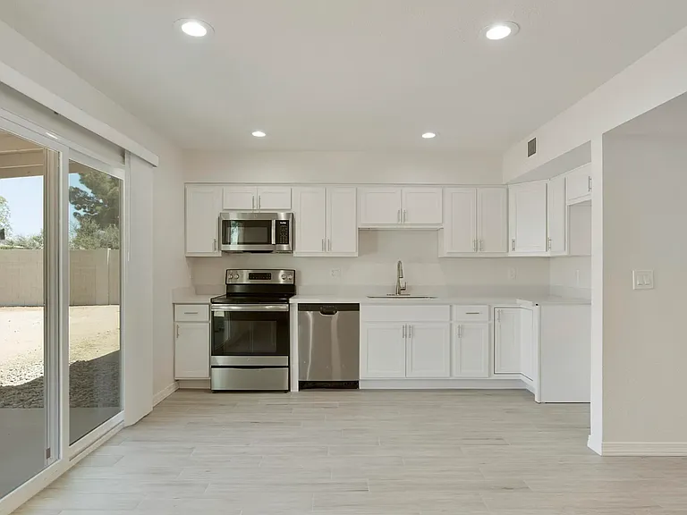 3316 E Helena Dr — Photo 18