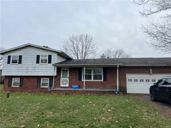 1232 Canyon St NE, Uniontown, OH 44685