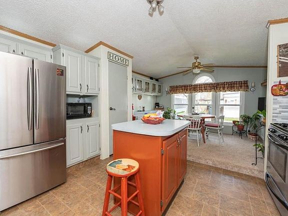 4th image of 23 Oakwood St