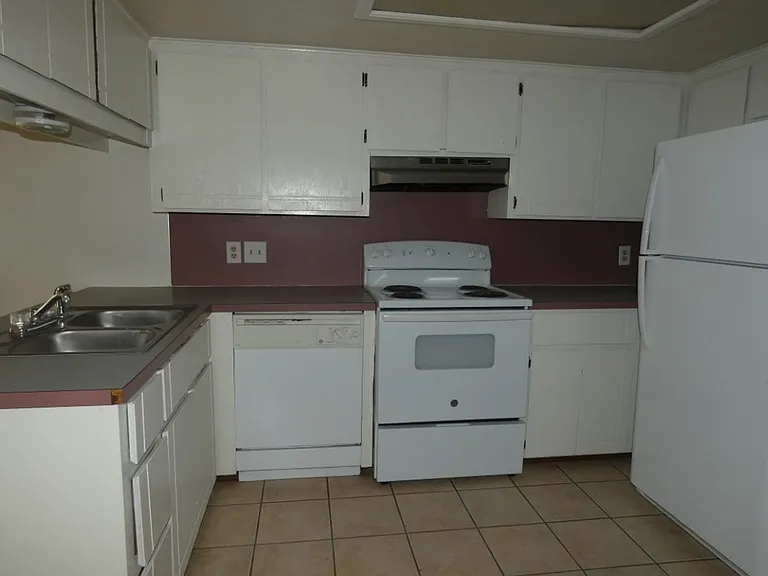 2905 NE Tortoise Dr #D — Photo 5