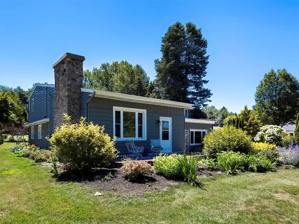 6715 W Lake Rd, Fairview, PA 16415
