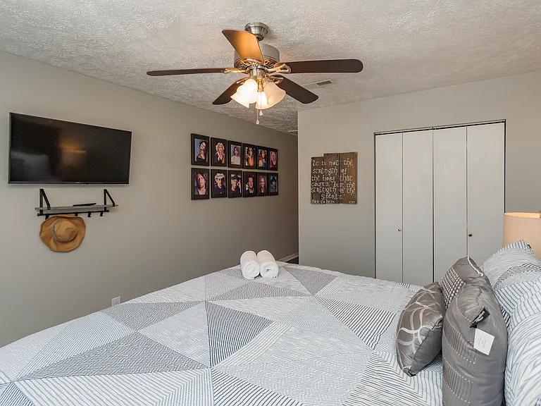 1005 Looby Cir — Photo 18