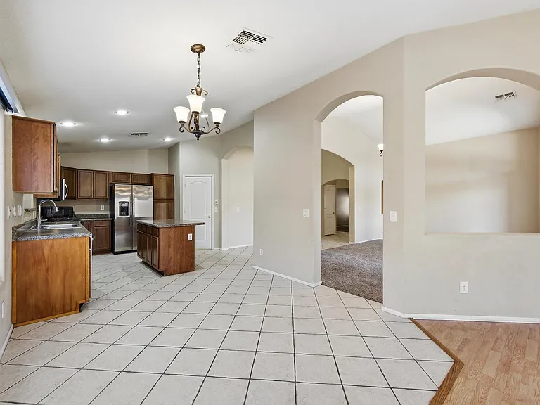 8205 S 45th Ln — Photo 21