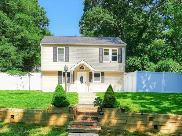 69 Twilight Road, Rocky Point, NY 11778