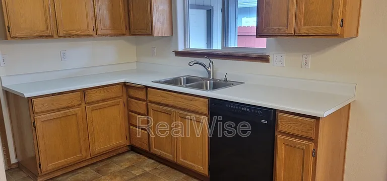 2210 SW Bridge St — Photo 10