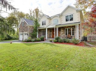 5 Eden Ln, Whippany, NJ 07981