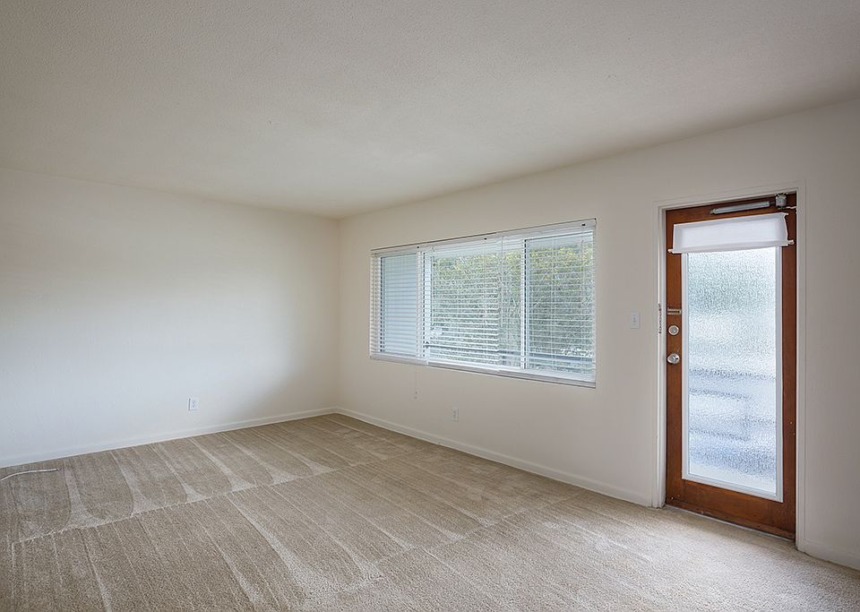 Another photo, energy efficient windows with plantation blinds!