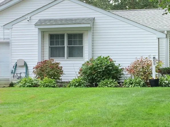 65 Cobbleridge Ln #65, Manorville, NY 11949