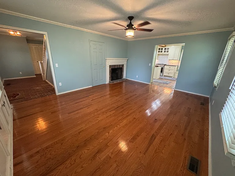 425 E Seneca St — Photo 24