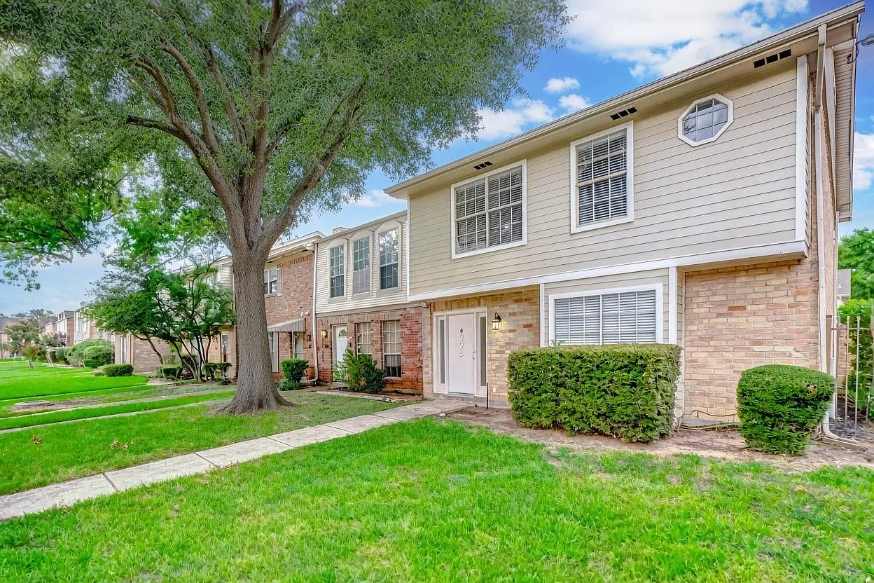 3 bed, 2.5 bath, 1632 sqft, $2,300 — Photo 1