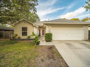 9526 Black Thorn Ln, San Antonio, TX 78240