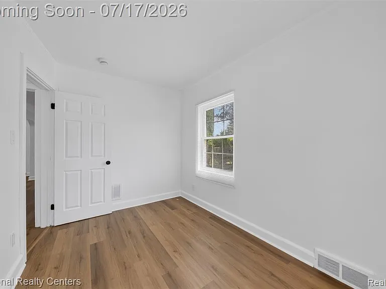 13527 Winthrop St — Photo 23