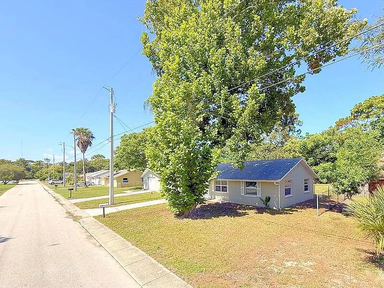 15839 Villa Dr — Photo 4