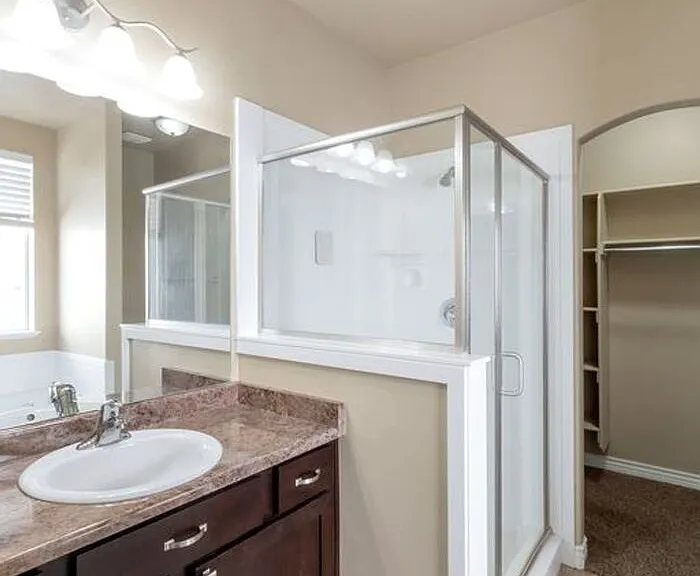 1848 W Woodview Dr — Photo 17