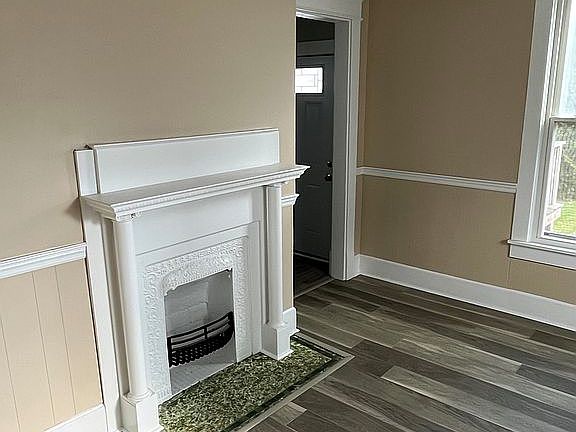 4th image of 623 Park St
