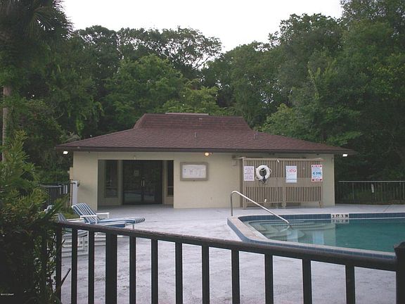 3rd image of 517 Lakebridge Dr