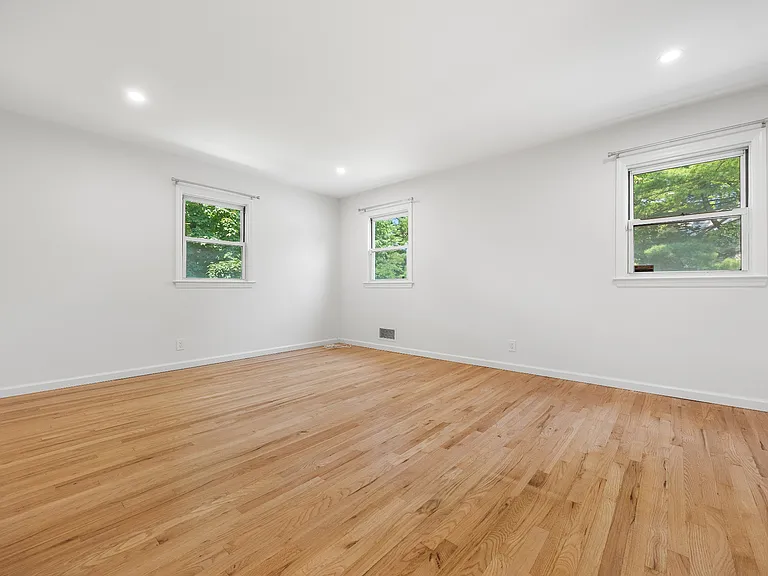 372 Heathcote Rd — Photo 15