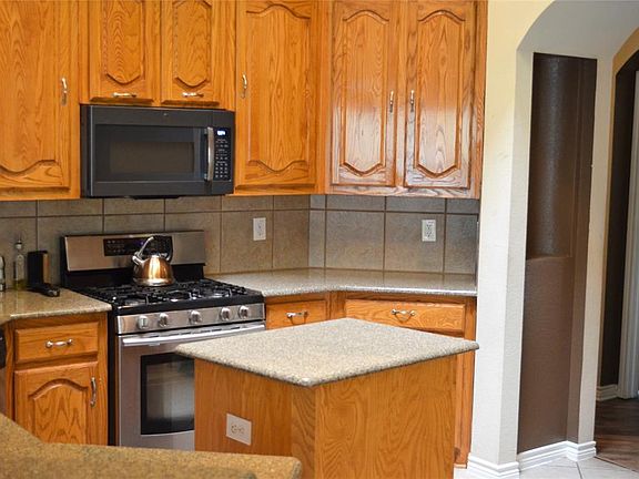 3rd image of 2007 Gardenridge Dr