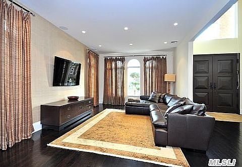 5th image of 5049 Morenci Ln