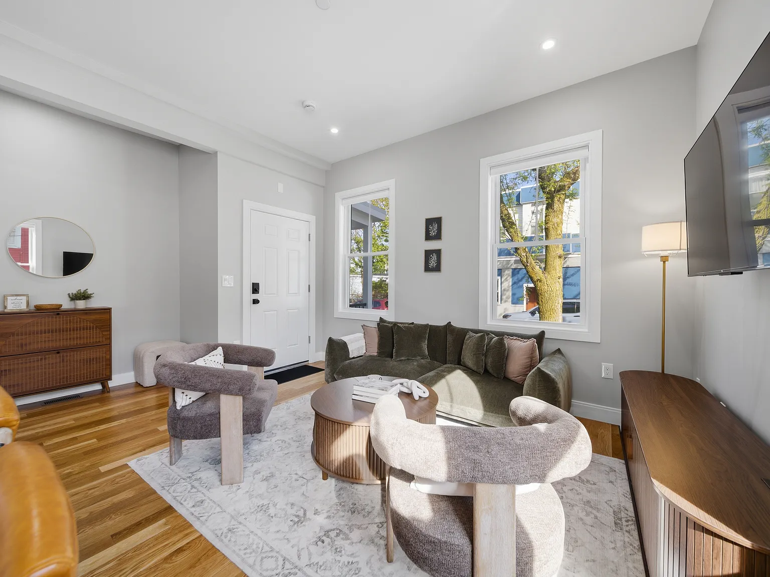 6 bed, 3044 sqft, $6,500 — Photo 3