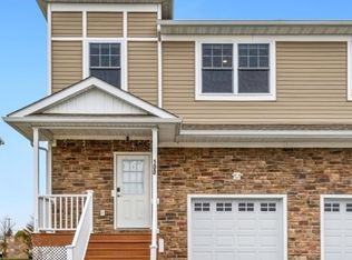 100 Valerie Dr, Manville, NJ