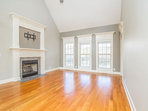 2nd image of 4309 Thoroughbred Ln