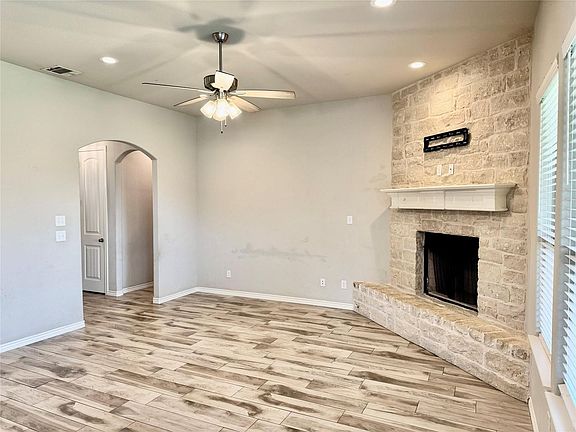5th image of 3313 Windcrest Dr