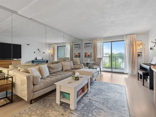 12 Pond Ln APT 65, Arlington, MA 02474