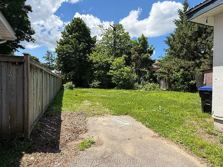 458 Russell St — Photo 12
