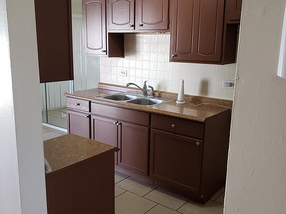 5th image of 2233 Windsor Ln