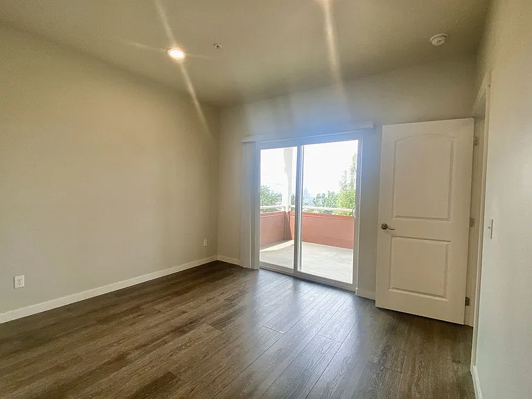 809 S Emerson St — Photo 8