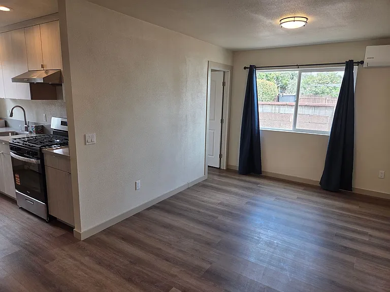 1805 Saint James Pl — Photo 8