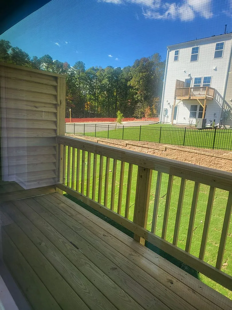 Room in 4 Bedroom Townhome at Castle Loch Ln — Photo 4