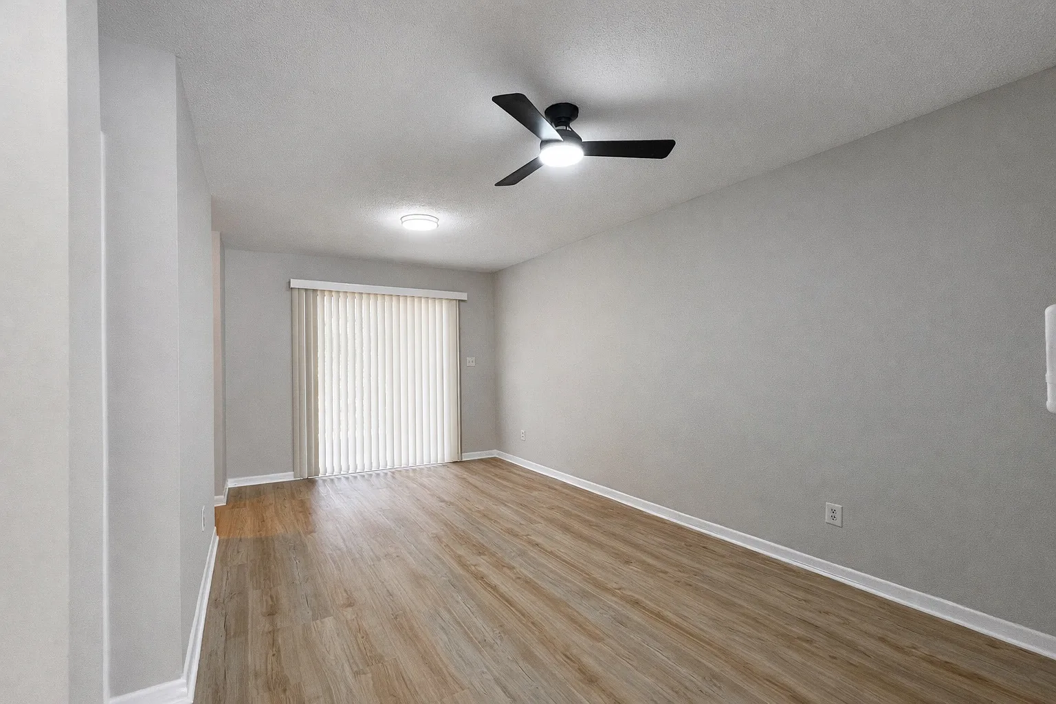 3 bed, 1.5 bath, 1595 sqft, $1,595 — Photo 1