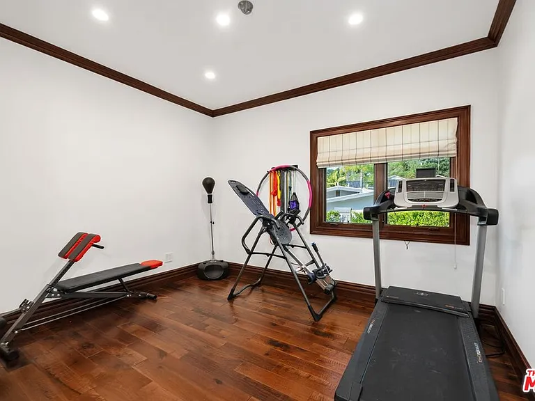 2108 San Ysidro Dr — Photo 29