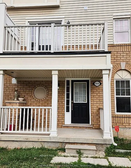 950 Burgess Gdns — Photo 2