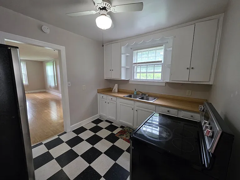 1518 Marwood Ln — Photo 6