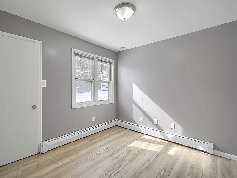 447 Clove Rd — Photo 19