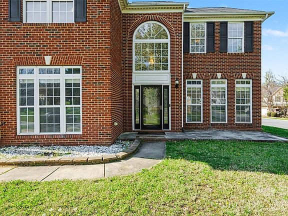 3rd image of 2529 Waters Vista Cir