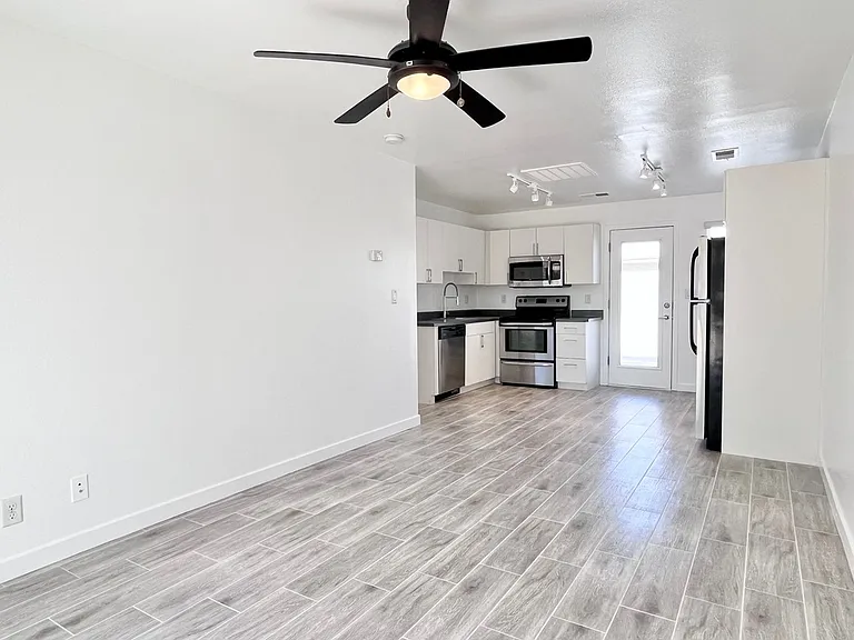 4140 N 10th St #5 — Photo 12