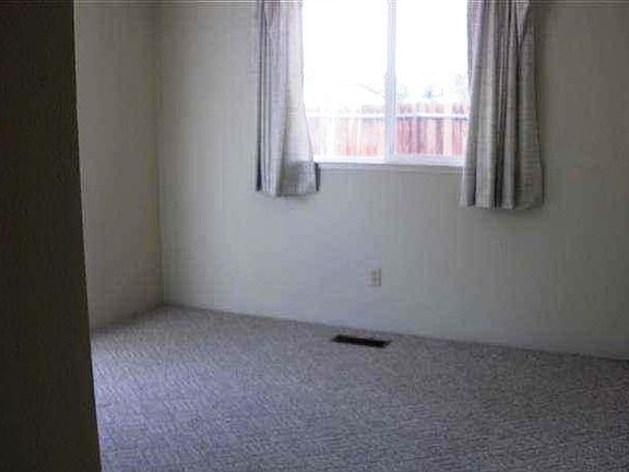 4th image of 1396 Bumblebee Dr