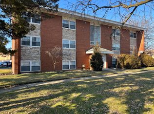 568 Pershing Ave APT C, Glen Ellyn, IL 60137