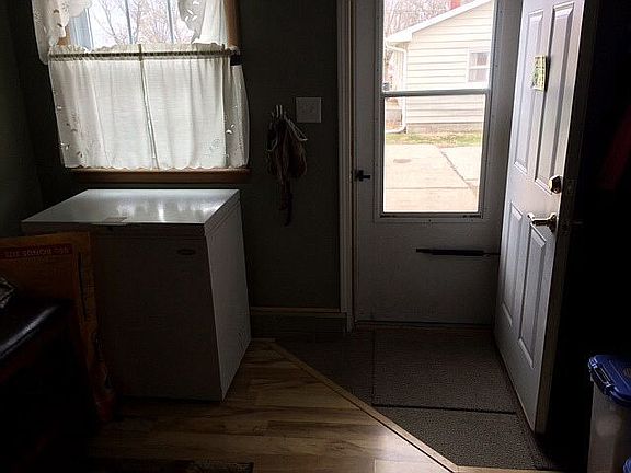 3rd image of 5029 Frederick Ave
