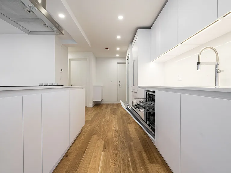 263 Russell Hill Rd — Photo 16