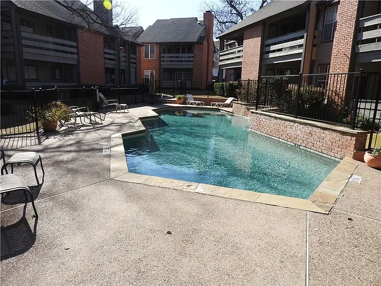 248 Jefferson Pkwy — Photo 1