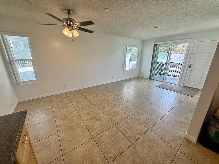 2725 Calle Del Comercio #B — Photo 12