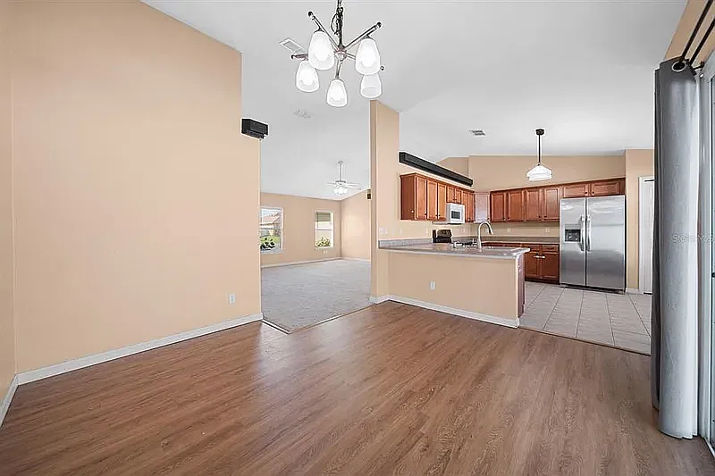 4 bed, 2016 sqft, $1,800 — Photo 4